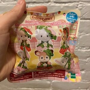 Calico Critters Strawberry Very Berry Babies New Blind Bag